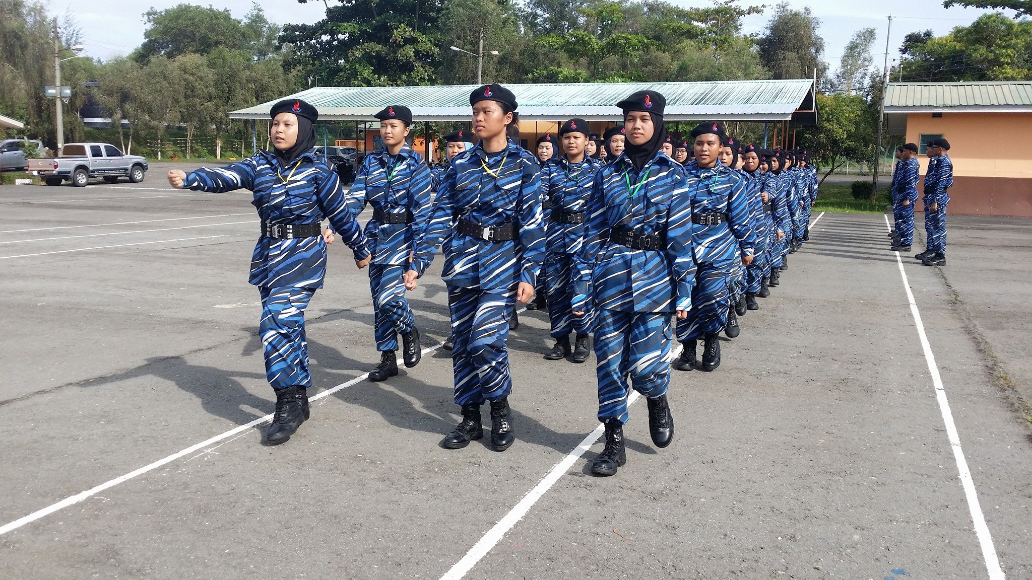 Plkn recruits marching