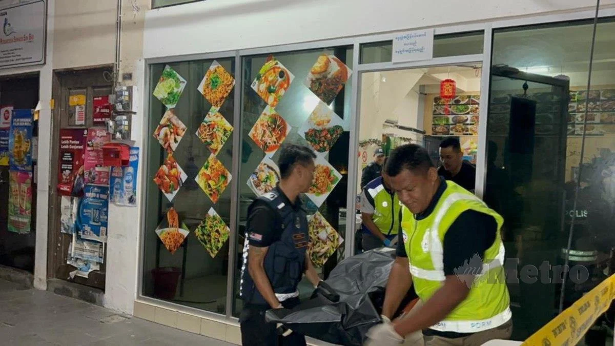 Police carrying body of Myanmar cook who got stabbed