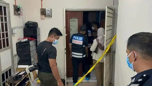 Police entering unit where rotting bodies were found in Penang