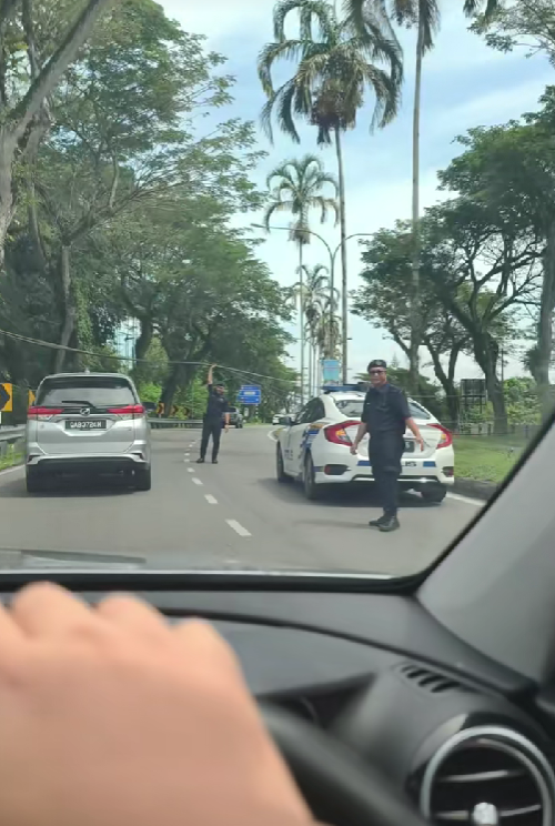 police helping to clear the traffic