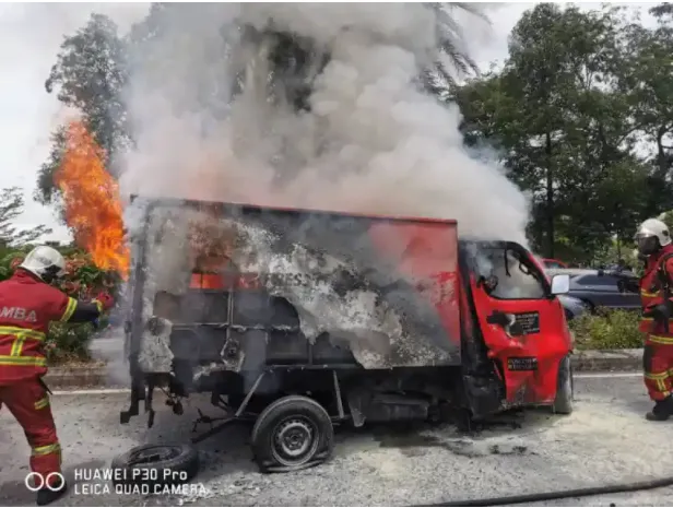 J&t courier driver perishes after his lorry crashes and bursts into flames | weirdkaya