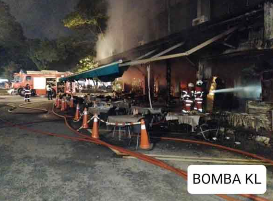 [video] kepong western food restaurant completely destroyed by fire
