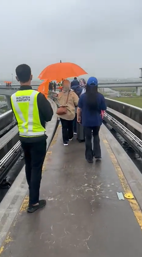 Aerotrain at klia breaks down, forces 114 passengers to walk in the rain