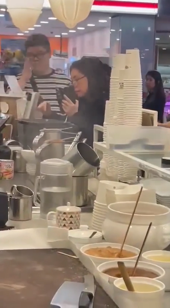 S'porean woman throws tray with eggs at staff for not cracking it open for her