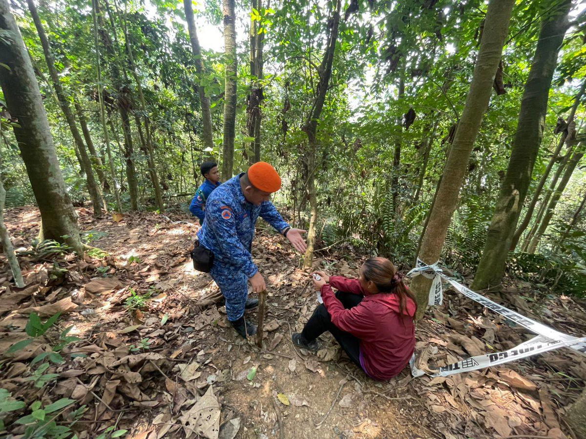 Rescue team at Bukit Dinding