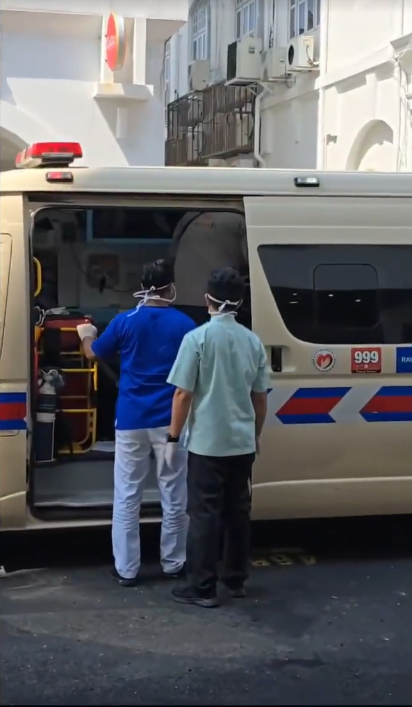M'sian elivery rider goes into ambulance