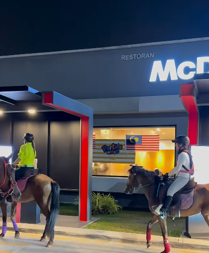 riding horse through drive thru (2)