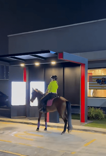 riding horse through drive thru (3)