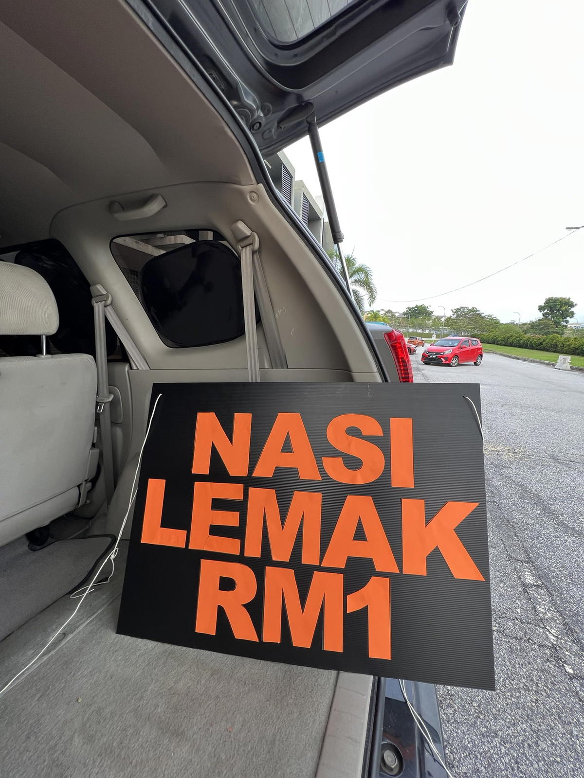 Rm1 nasi lemak