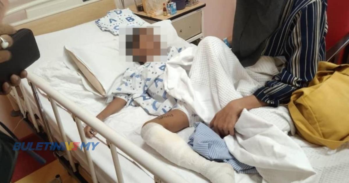 5yo m'sian boy receiving treatment at a hospital after been attacked by over 30 monkeys.