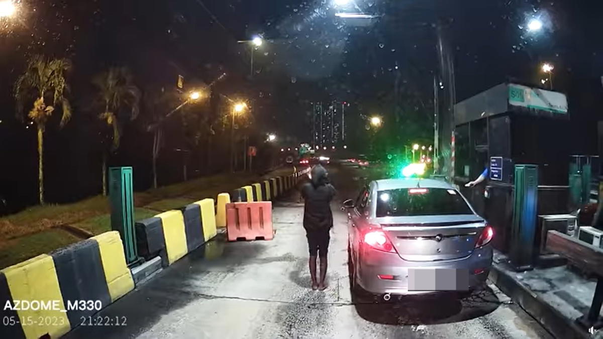 M'sian man strikes prayer pose while trying to hijack car, netizens believe he's mentally unwell