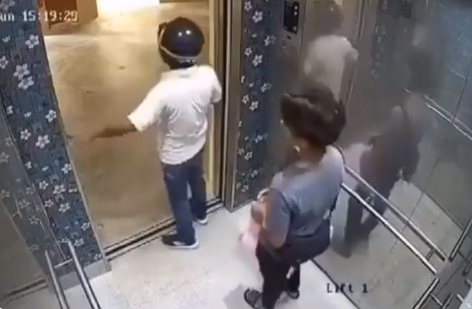 Robber blocking lift door