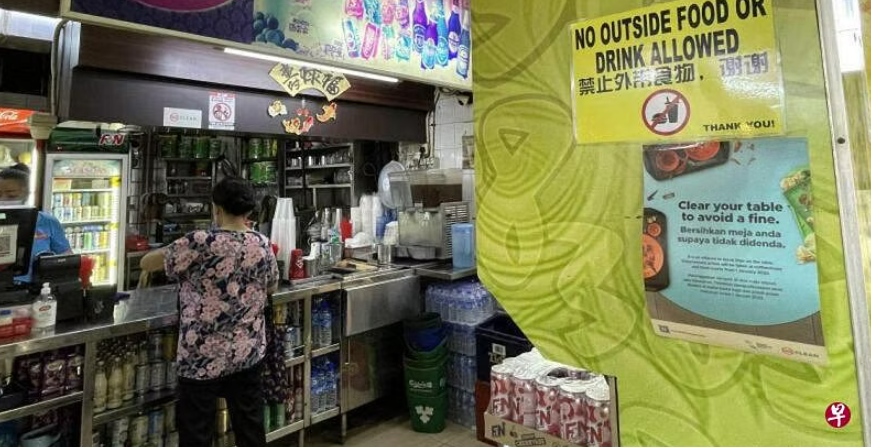 Sg woman claims she was stopped from drinking water from own bottle at kopitiam, boss says it's common practice