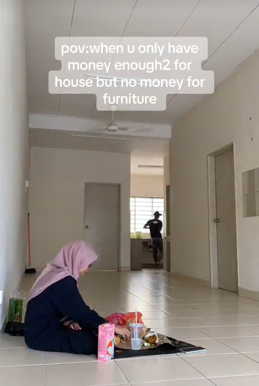 M’sian couple stay cheerful despite having no furniture for new house, say they will buy when they have money