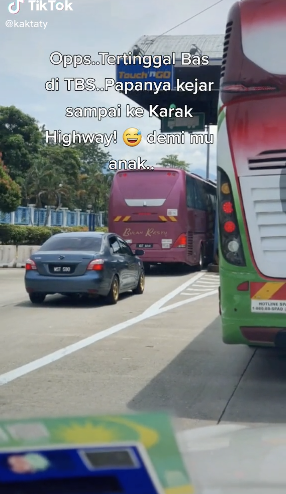 M'sian father chases after bus from tbs to karak highway after daughter missed her ride | weirdkaya