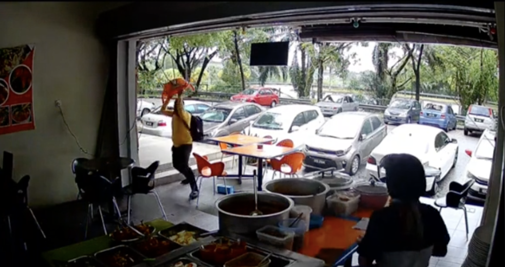 M'sian man who threw hot water at nasi dagang shop after he wasn’t called ‘baby’ arrested by police  | weirdkaya