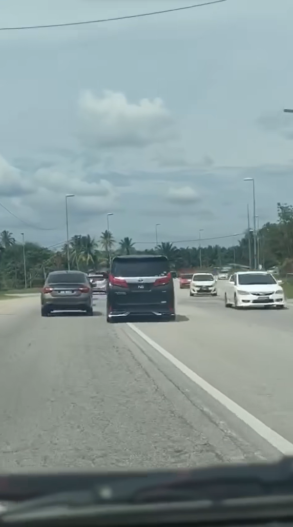 Pas mp's car seen driving dangerously, police say it was meant to prevent raya haji meat from rotting | weirdkaya