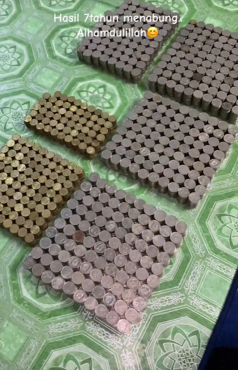 M'sian man saves 50 sen coins for 7 years, manages to buy an iphone 14
