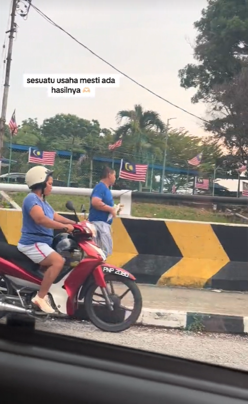 M'sian woman holds rotan to 'motivate' her son to exercise, netizens amused by her unusual method