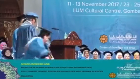 Iium graduate returning to the stage for scroll