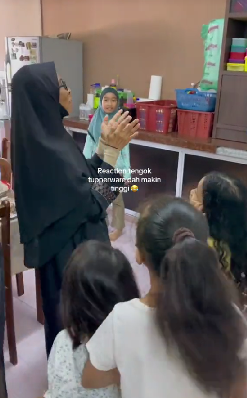 M’sian siblings dispose of all their mother's tupperware to revamp her home | weirdkaya