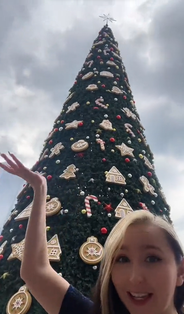Us woman shows giant christmas tree at suria klcc