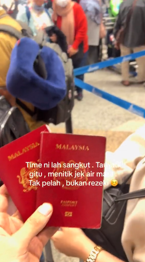 M'sian man showing his wet passport that make his honeymoon trip to turkey been cancelled.