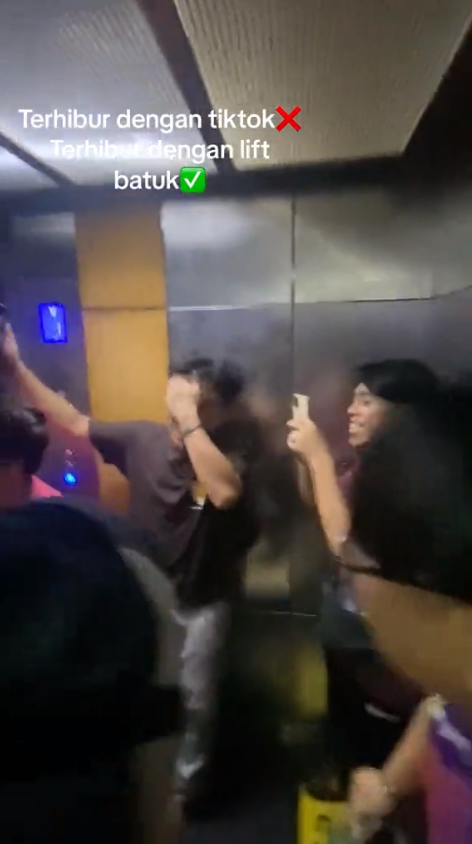 M'sian students recording the moment when the lift made its coughing sound.