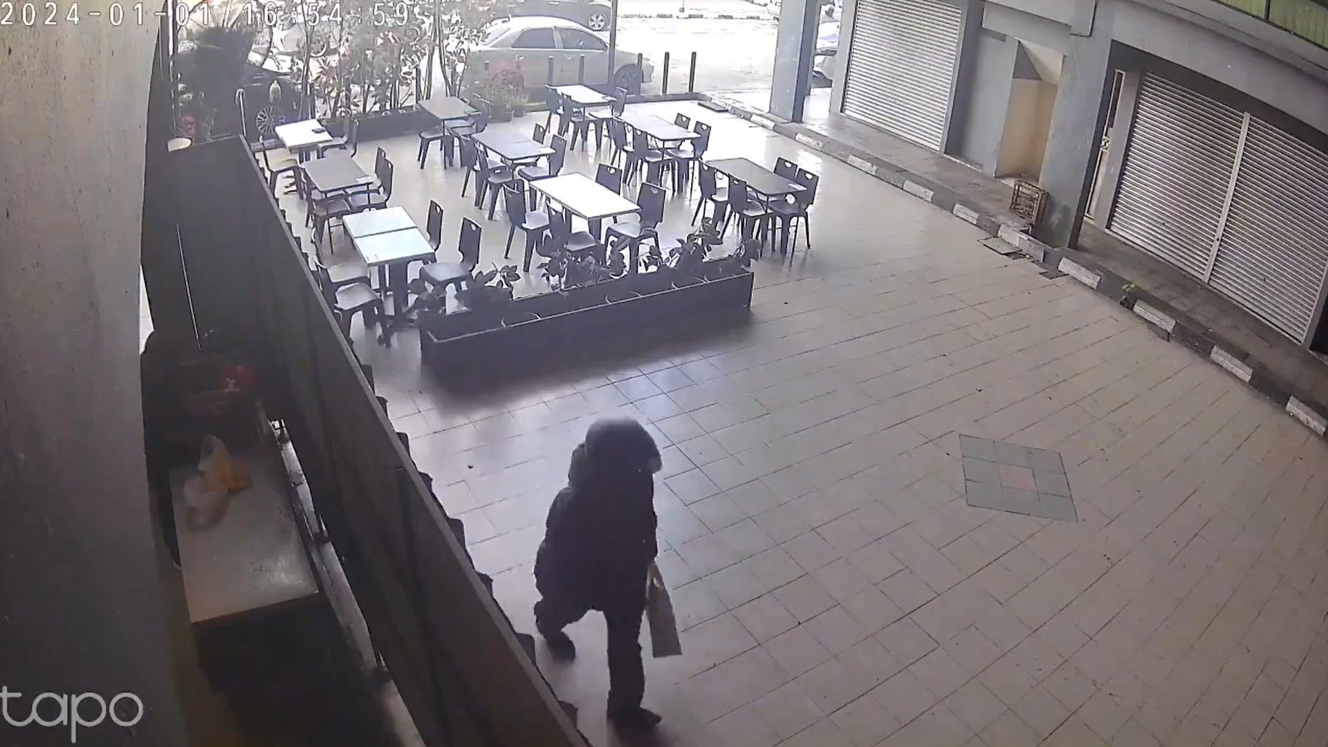 Shooter enters coffeeshop in sibu