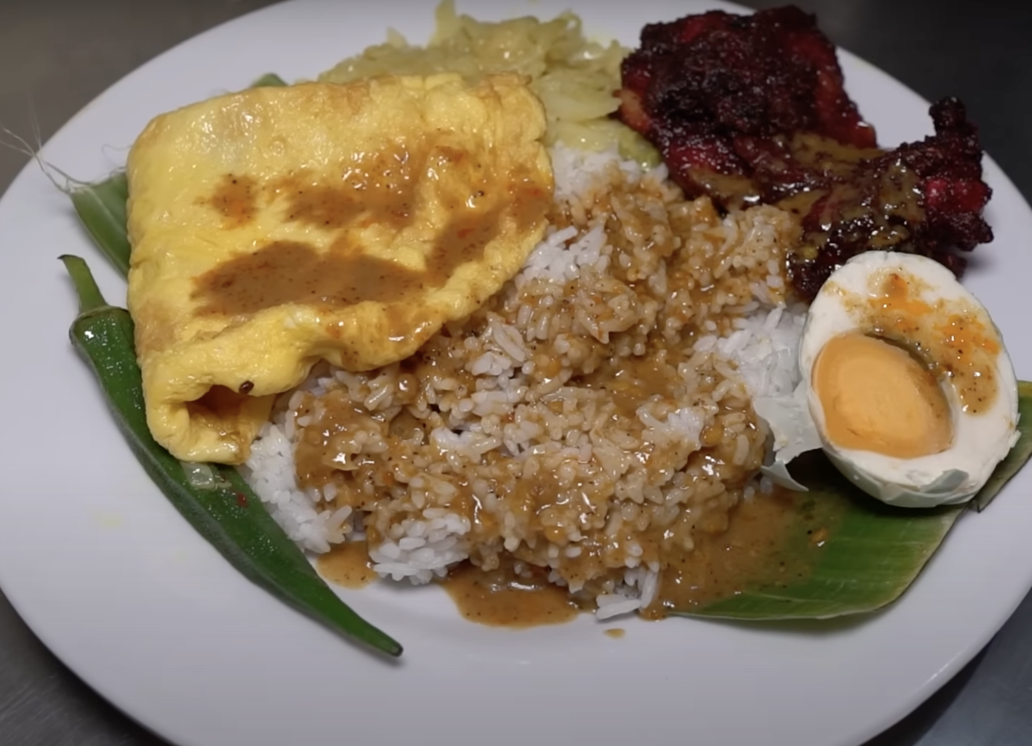 M'sian nasi kandar is 'powdered and sandy' – indonesian chef claims her version is more 'real' and better