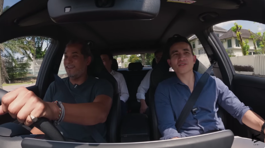 Khairy talks mg motor evs with md & coo in keluar sekejap lagi episode, goes viral | weirdkaya