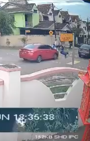 Toyota hit and run in jb