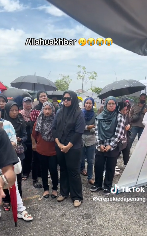 Tempers run high after m'sians line up 7 hours for viral dessert in shah alam