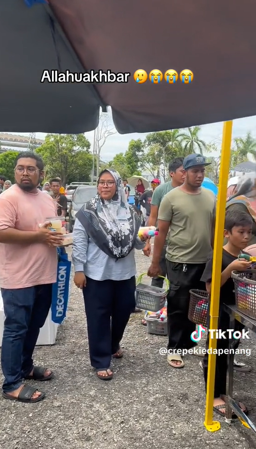 Tempers run high after m'sians line up 7 hours for viral dessert in shah alam