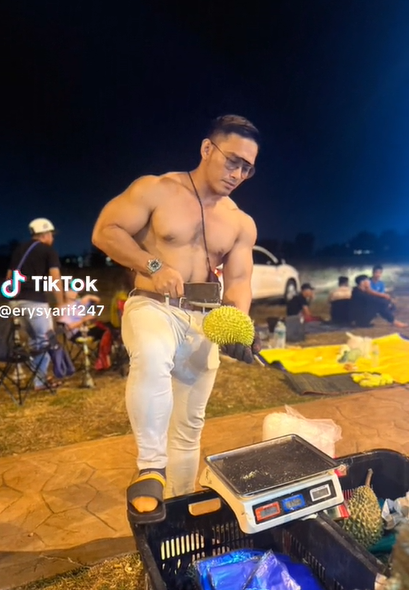 Super ripped m'sian dad becomes online sensation for selling durians shirtless