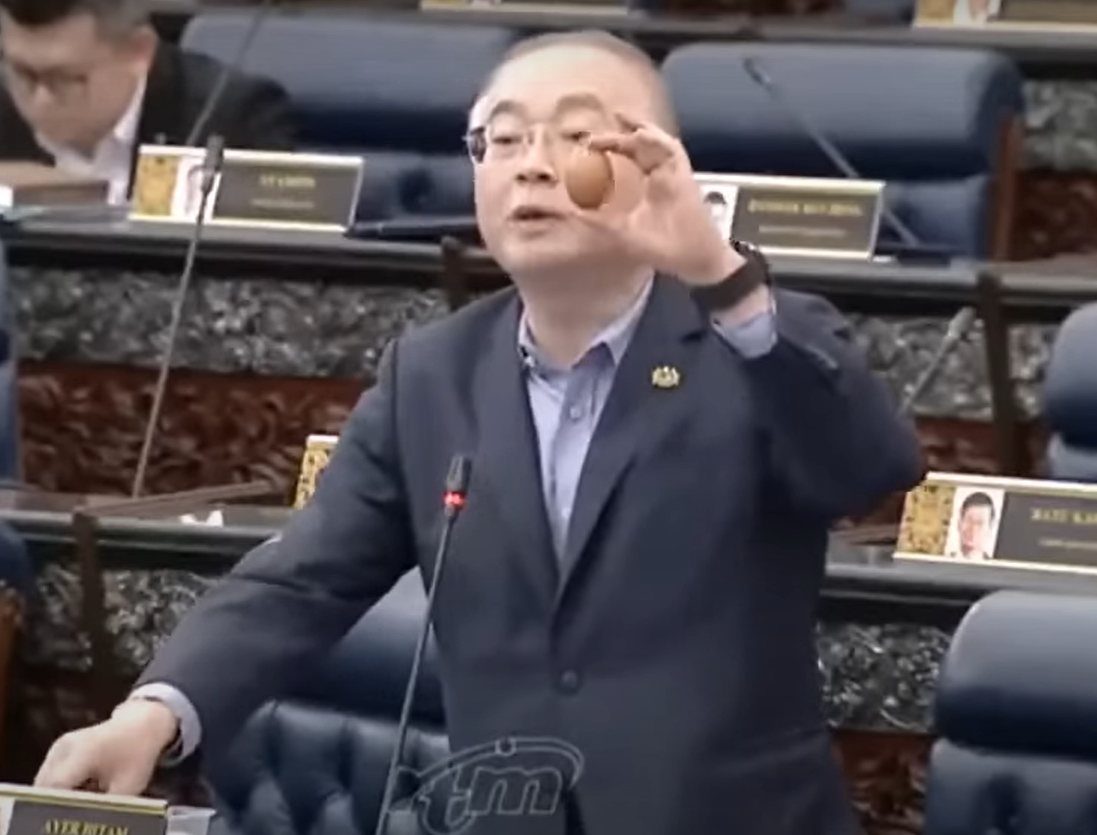 Wee ka siong amuses parliament by bringing 3 eggs to debate about egg prices