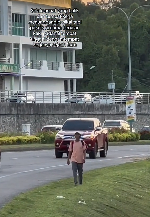 70yo m'sian man walks 2km to work to support family, earns only rm45 a day