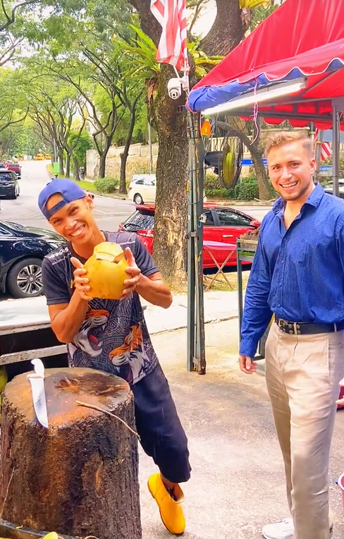 Mat salleh tries to open coconut with his teeth in m'sia but ends up cracking it