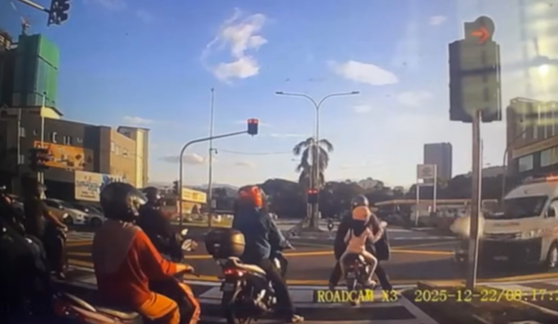 Setapak ambulance crash (1)