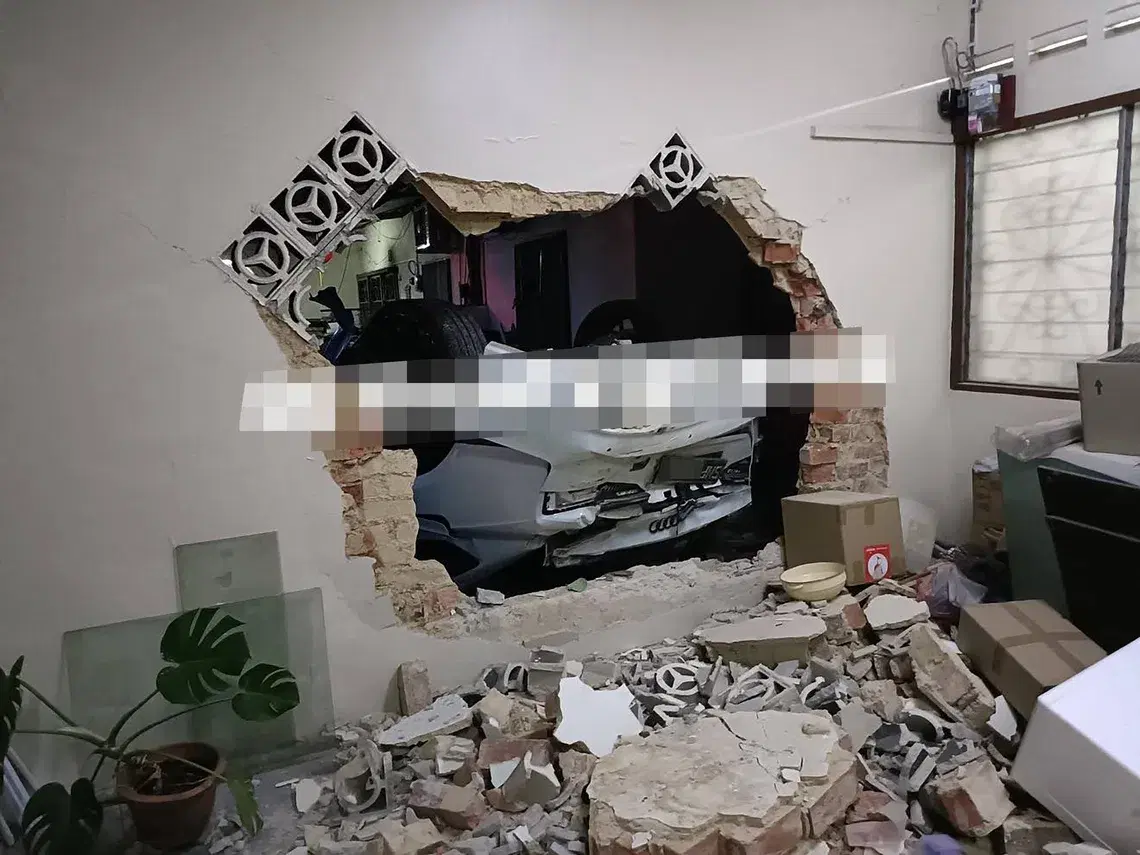 SG car run into wall