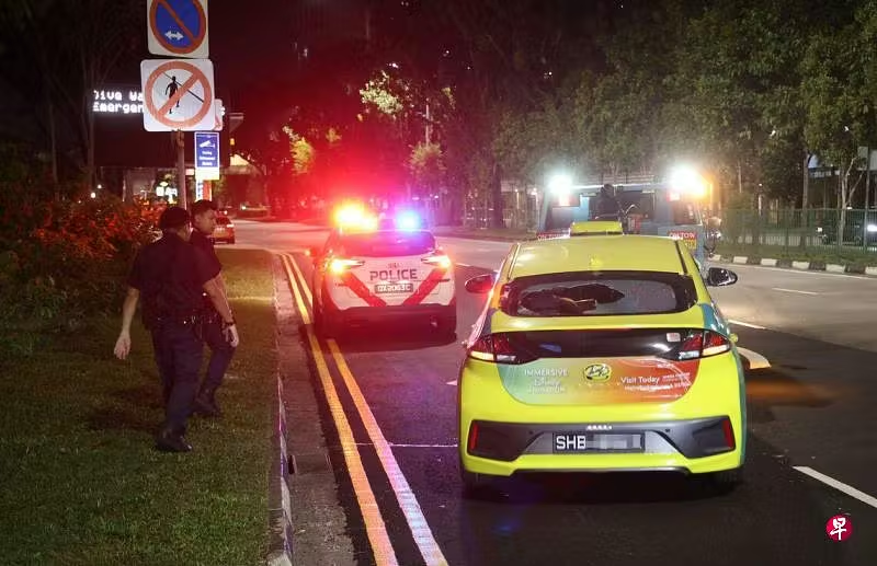 Sg police arrive after rock was thrown at taxi