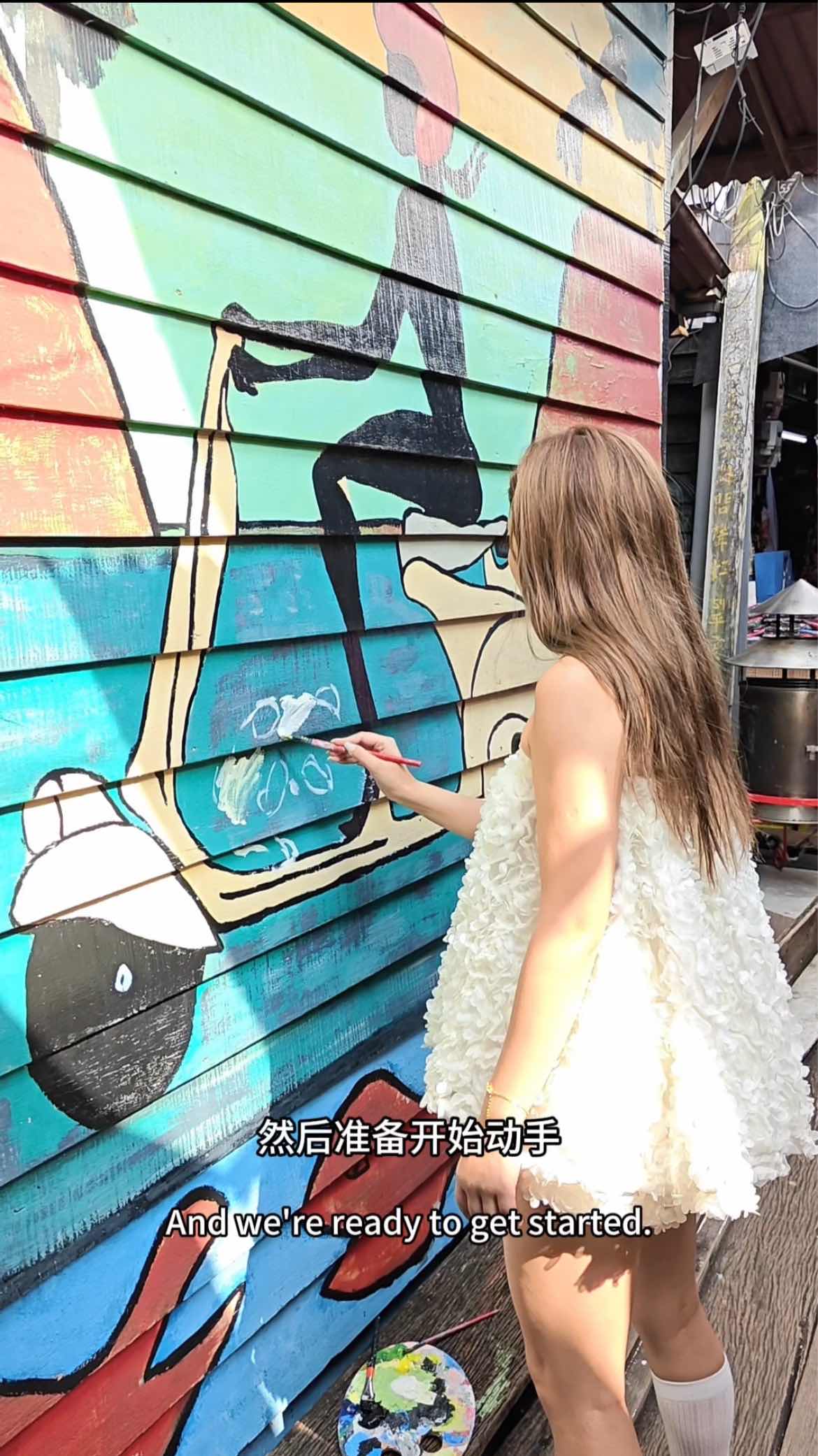 Shen drawing panda on Chew Jetty mural