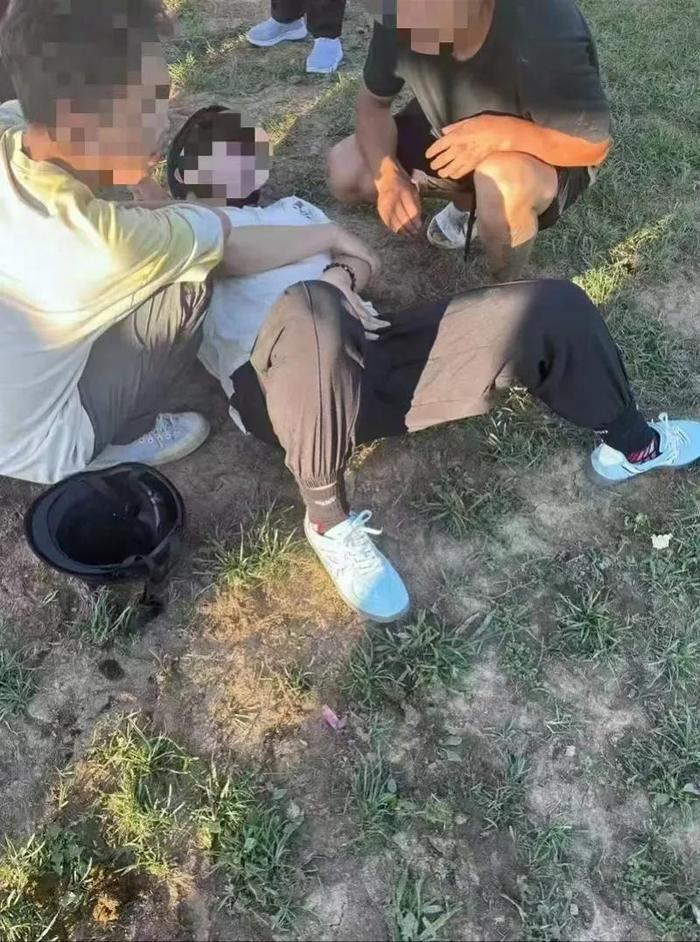 Sheng in pain after getting kicked by horse