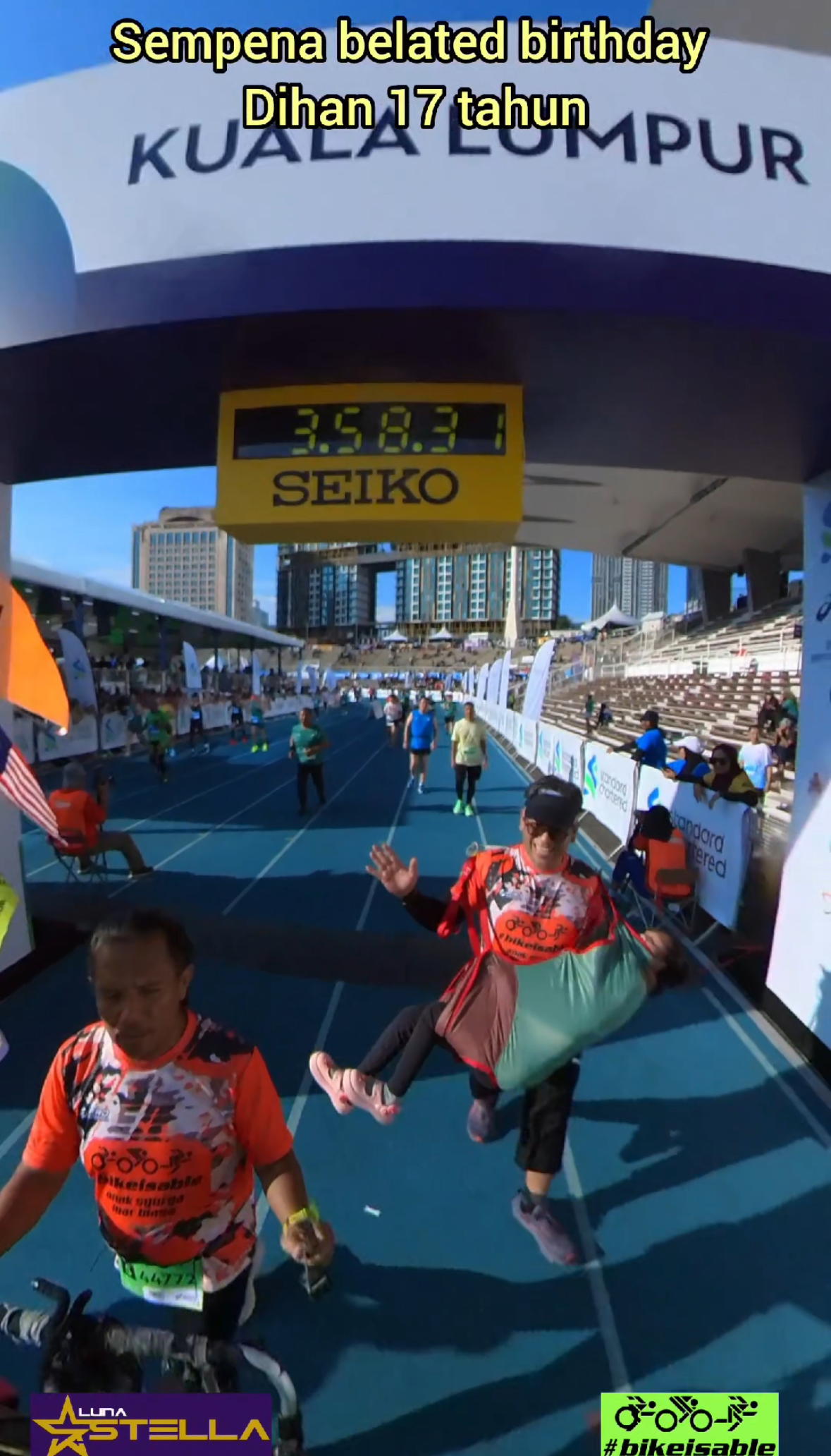 “She’s My Strength” — Dad Runs With Daughter Who Has Cerebral Palsy In Wheelchair At KLSCM 2025, Carries Her To Finish Line