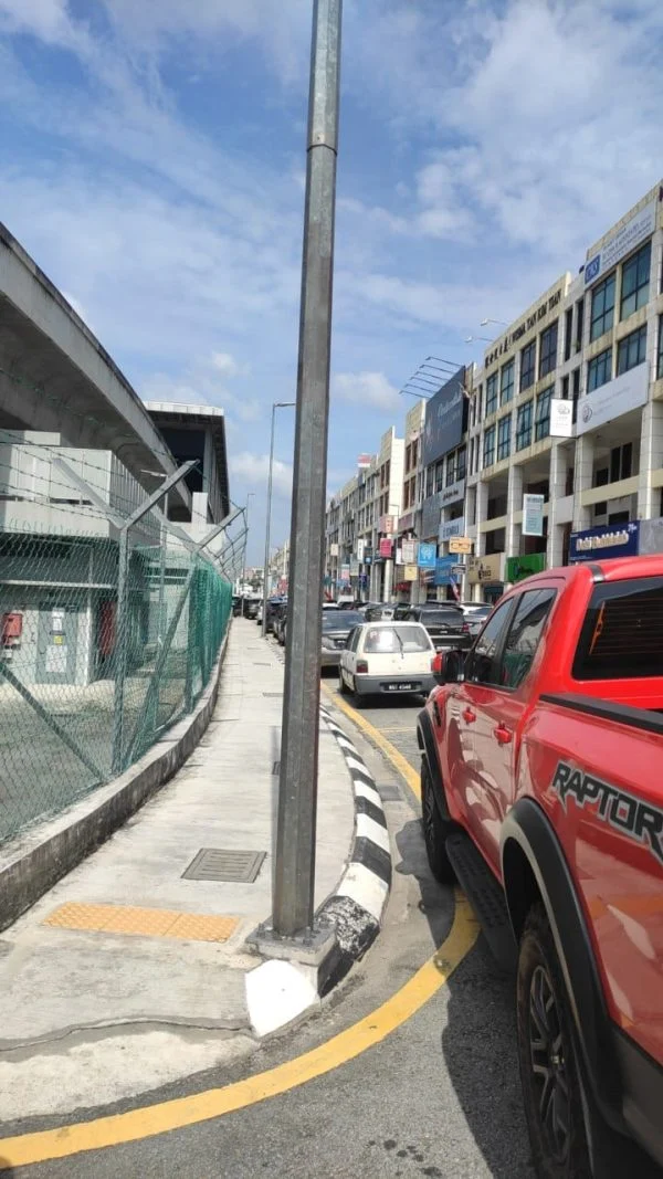 Signboard removed near kepong mrt