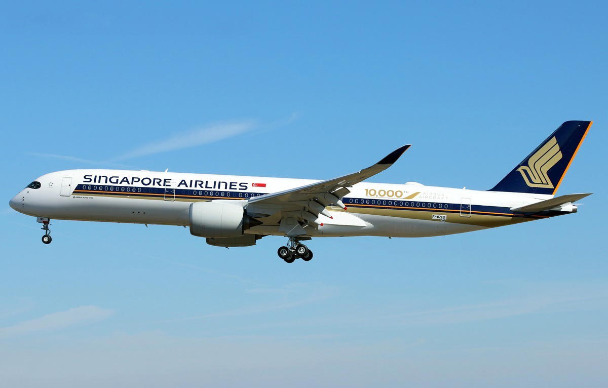 Singapore_Airlines_Airbus_A350-941_F-WZFD_to_9V-SMF