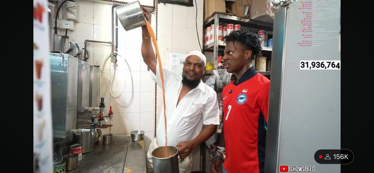 singaporean vendor making teh tarik for ISpeedShow