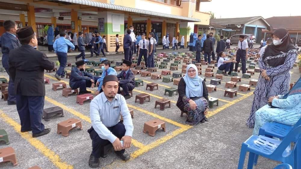 Kedah school provides stools for students