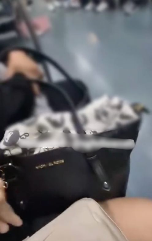 S’pore Woman Upset By Passenger Putting Bag On Empty Seat, Threatens To Make Her 'Viral' Online