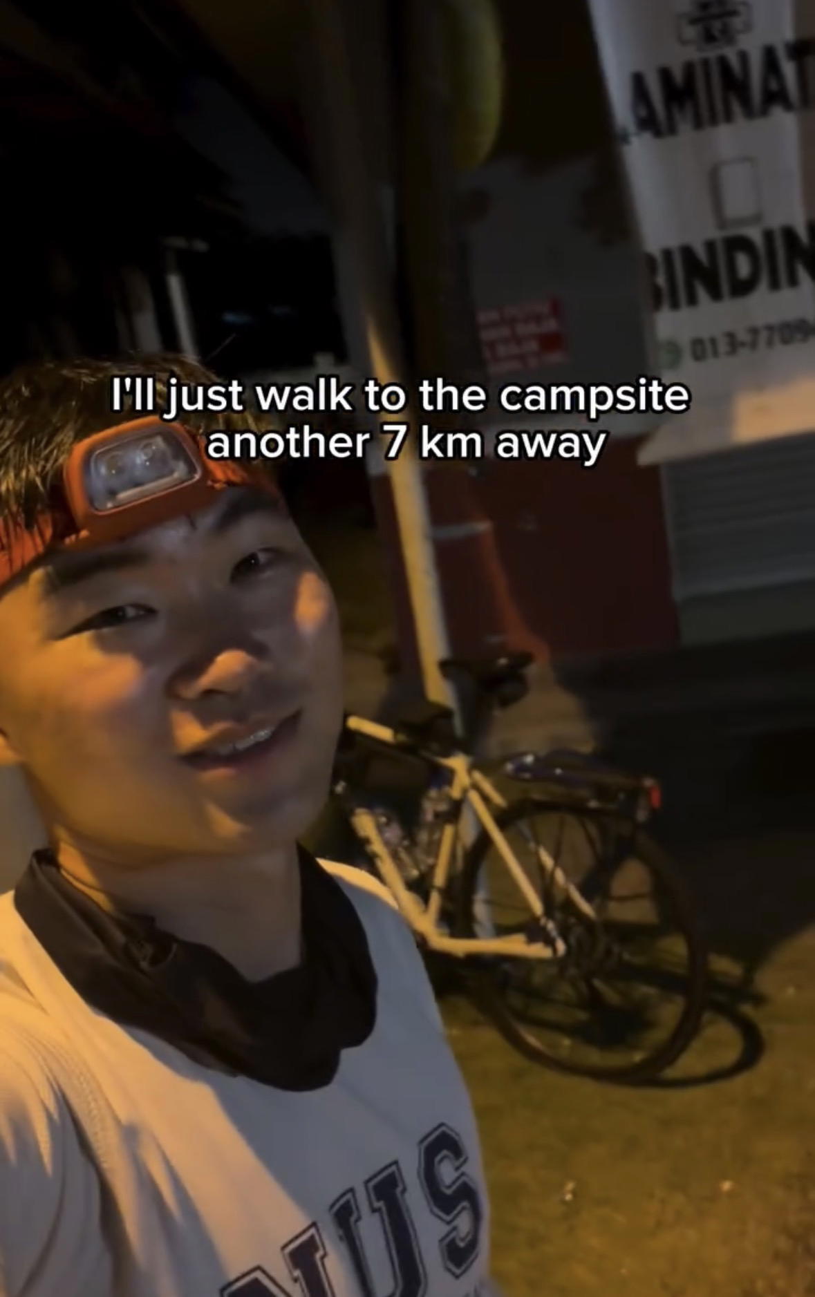 S’porean Cyclist Walks 3km After Tyre Bursts Twice, M’sians Step In & Help Without Hesitation